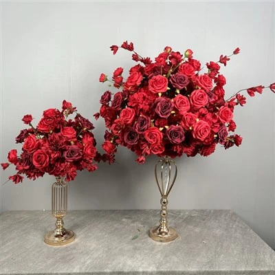 Rode roos centerpieces voor bruiloftstafels